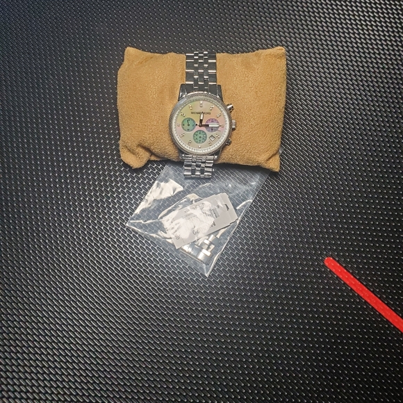 EUC Michael Kors 5020 watch - Picture 2 of 7